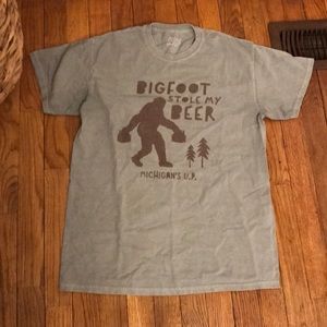 3 for 10 ☀️ Michigan UP Bigfoot Stole Beer Tshirt
